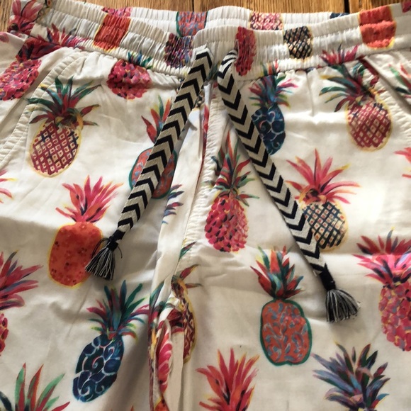 WOMEN'S J CREW SEASIDE PULL ON PANTS IN WHITE RATTI PAINTED PINEAPPLES - Picture 5 of 7